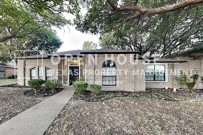 1052 Fairview Dr — Photo 1