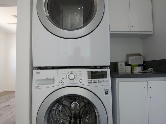 4th image of 1928 20th St APT B