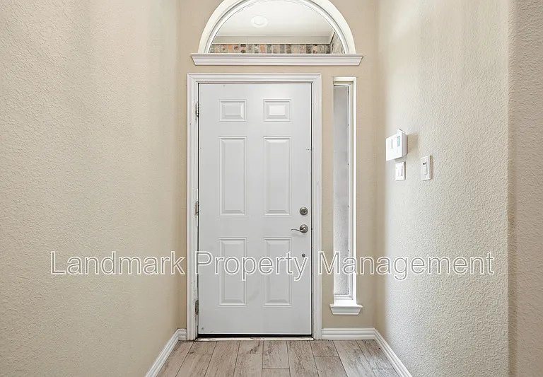 900 Muirfield Dr — Photo 6