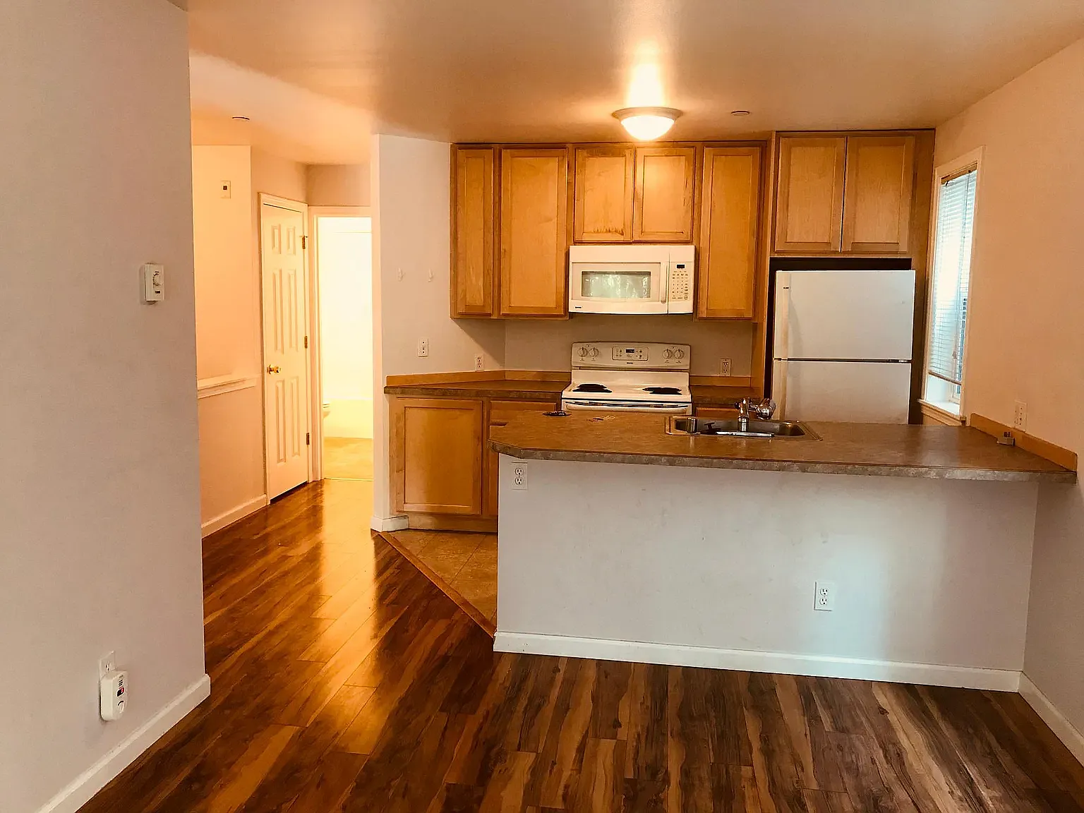 3 bed, 1200 sqft, $3,290 — Photo 2