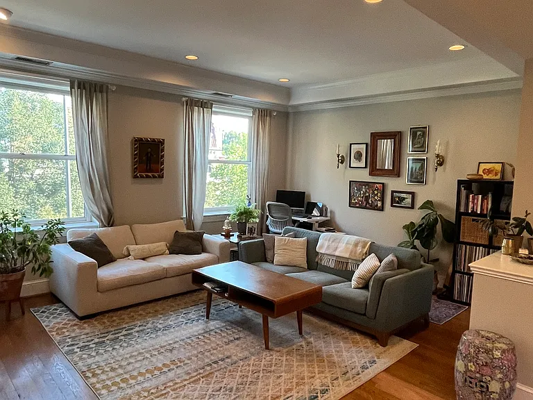 1635 R St NW #22 — Photo 2