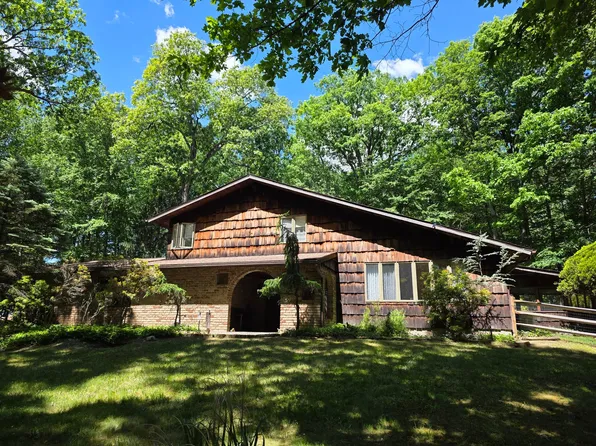 197 Winchester Dr, East Stroudsburg, PA 18301