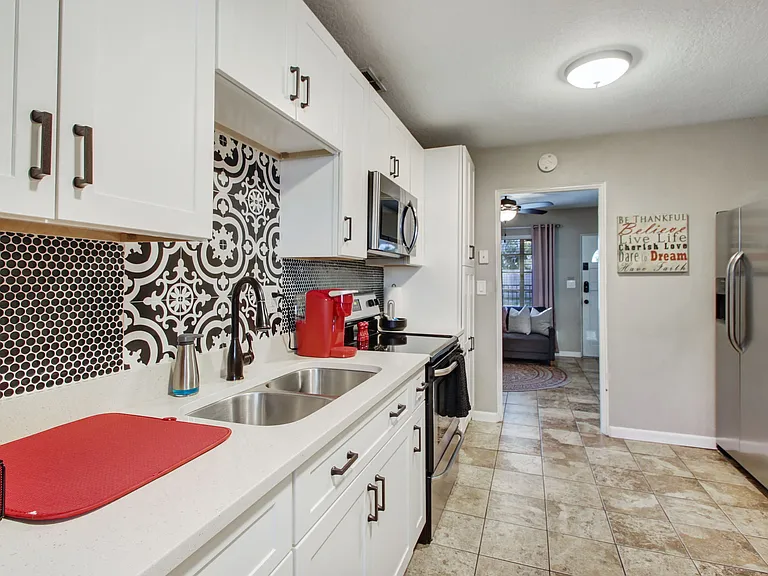 805 West St #B — Photo 12