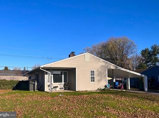 16 Gridiron Rd, Levittown, PA 19057