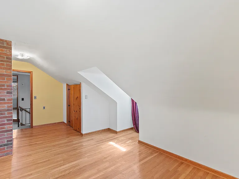 medium bedroom