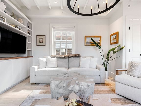 4th image of 5 W Hill Pl #D