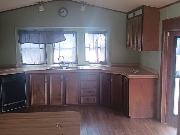 5th image of 200 N Pine St Trailer 9