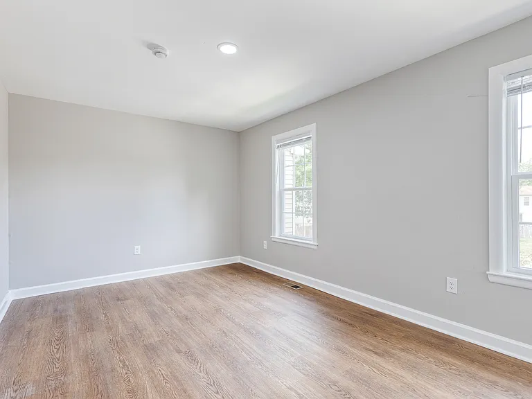 1869 Robin Ct — Photo 12