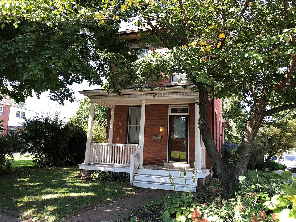 42 E 3rd Ave