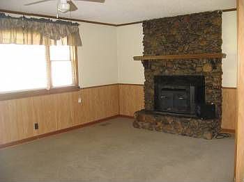 3rd image of 209 Alice Farr Dr