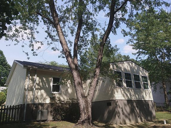 2nd image of 408 Cleveland Ct