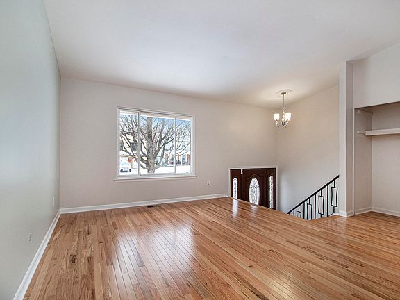 3rd image of 1739 Hamlet Dr