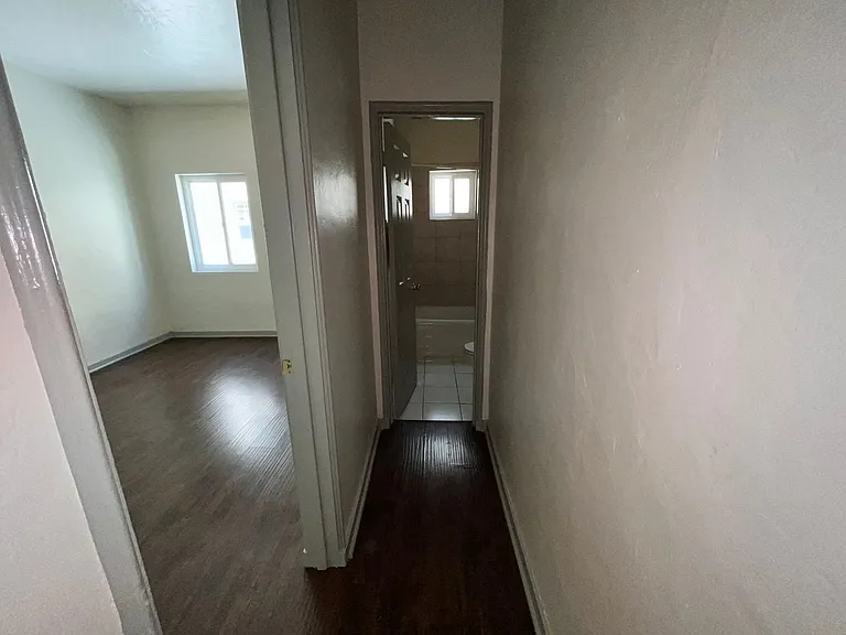 512 N Alexandria Ave — Photo 17