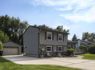 N61W23875 Sumac Ln, Sussex, WI 53089