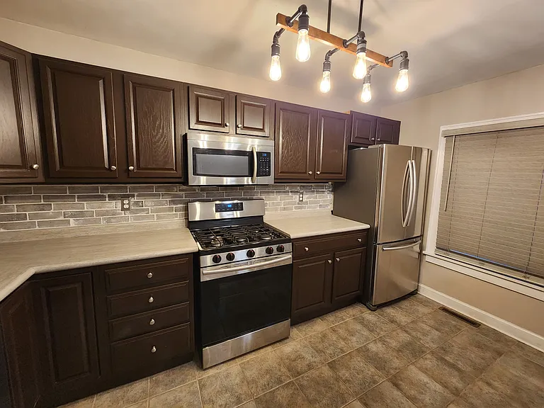 2310 Fulton Ave — Photo 11
