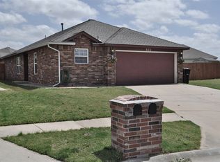 502 SW 38th Ter, Moore, OK 73160