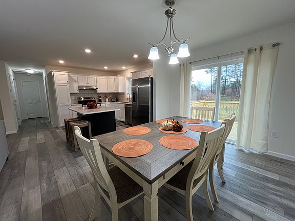 3rd image of 60 Dinky Ln