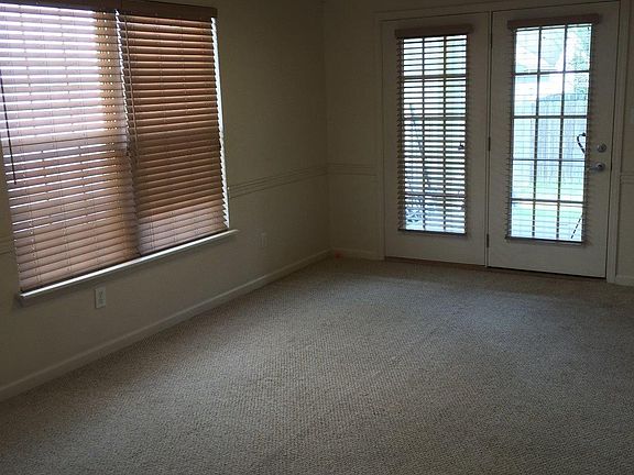 5th image of 304 Darenia Ln