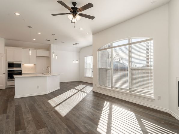 310 Oakwood Dr, Euless, TX 76040