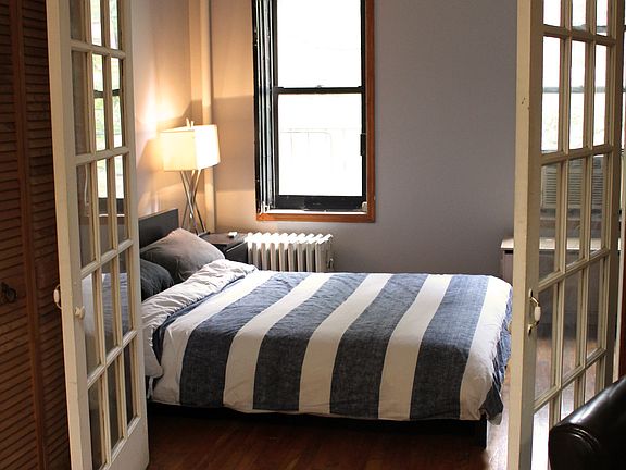 5th image of 212 E 88th St