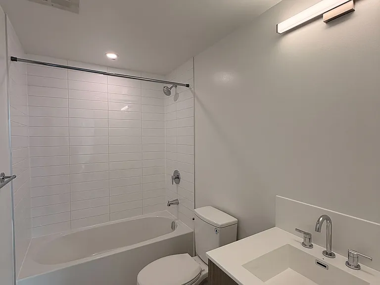4010 Eglinton Ave W #825 — Photo 24