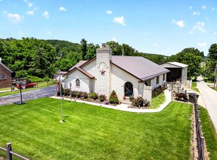 102 W 3rd St, Grayson, KY 41143
