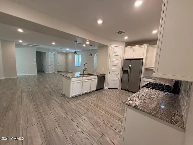 327 W Tamarack Dr — Photo 5