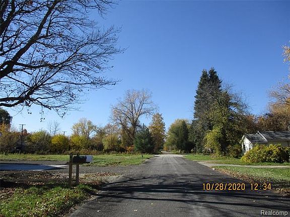 3rd image of 3262 Little St