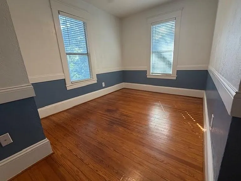 415 W Franklin St — Photo 17