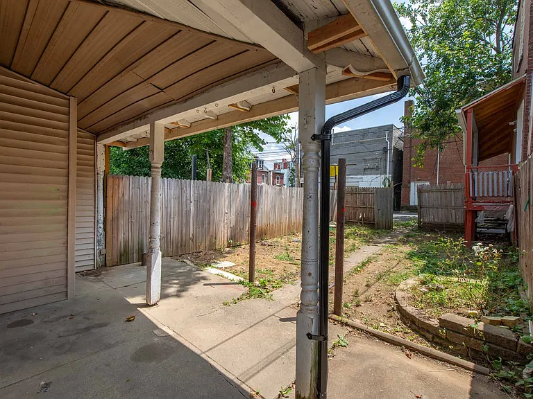 426 W Green St #1 — Photo 31