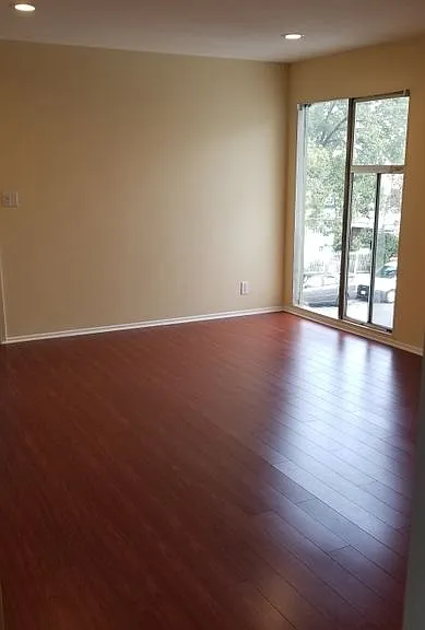 5950 Carlton Way #13 — Photo 3