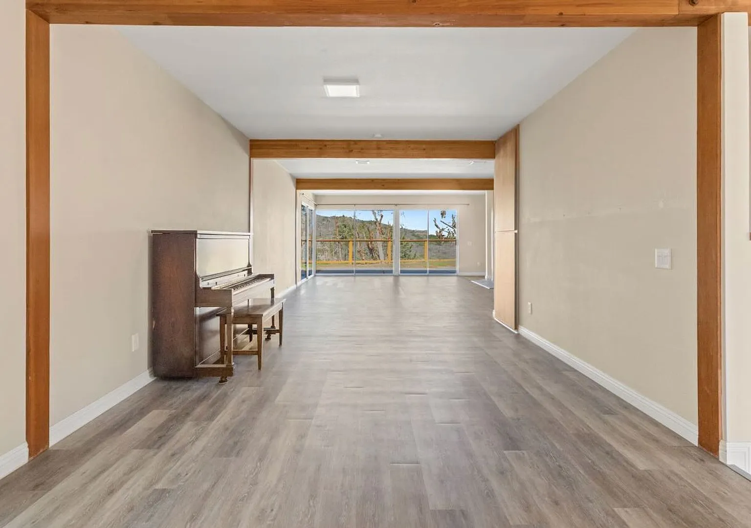 Hilltop Ocean view home! — Photo 4