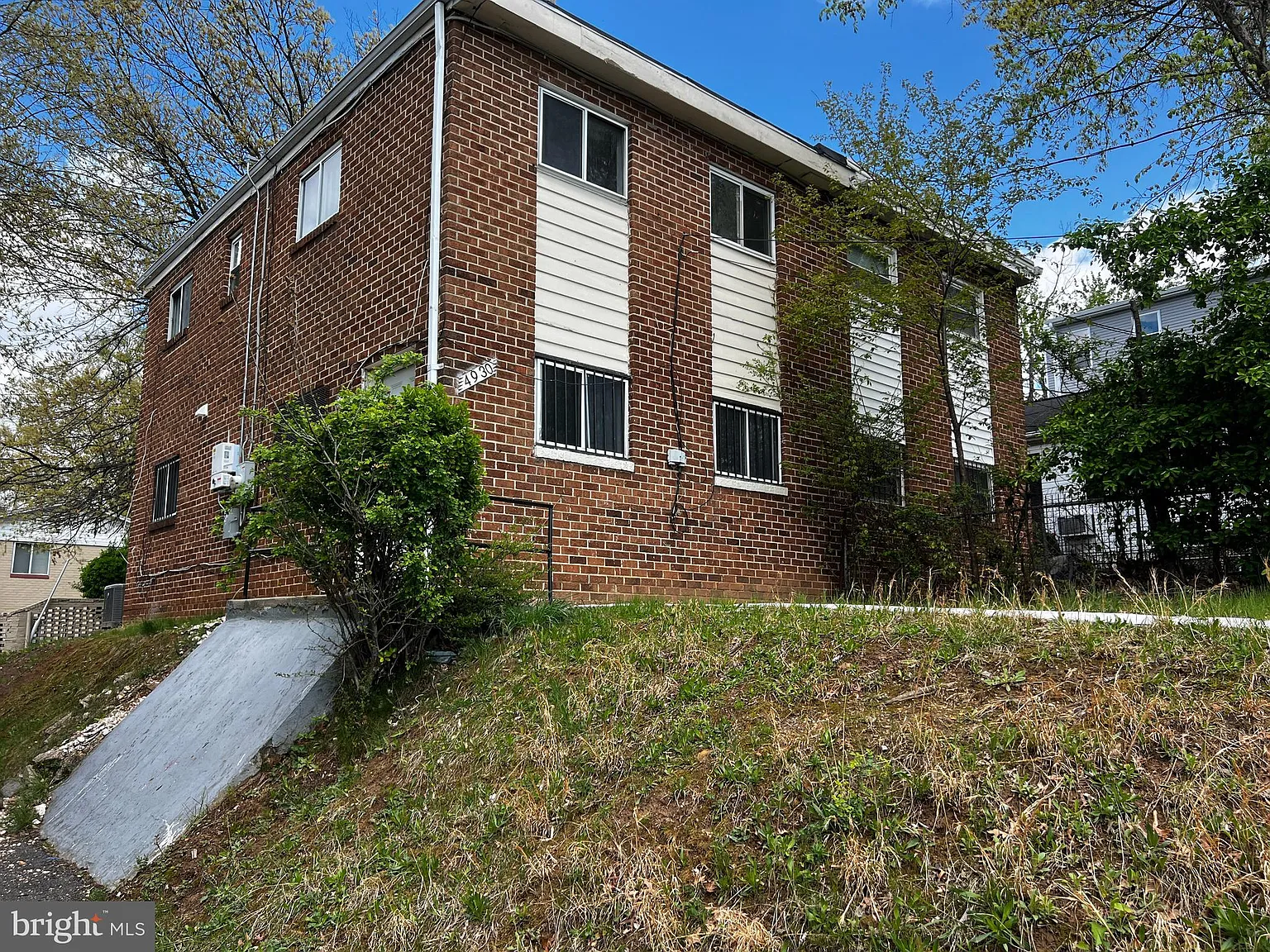 3 bed, 1.5 bath, 1054 sqft, $2,350 — Photo 1