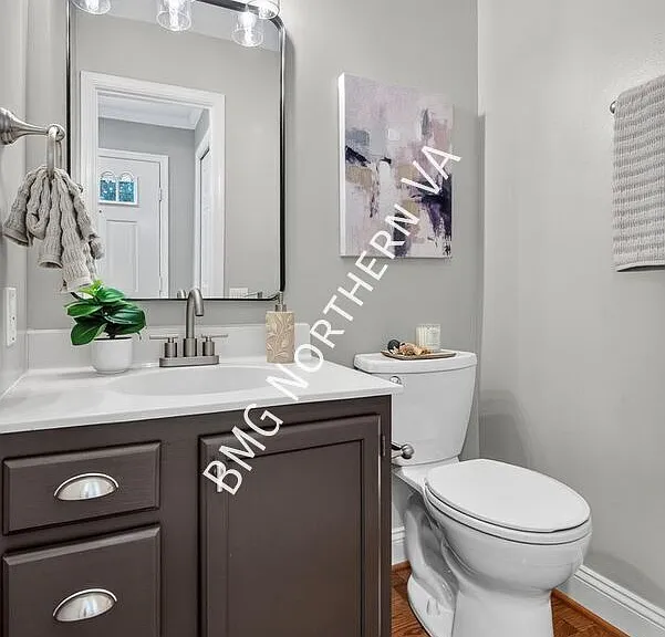 43790 Laburnum Sq — Photo 12