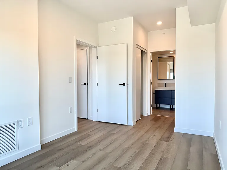 2488 Granville St — Photo 169
