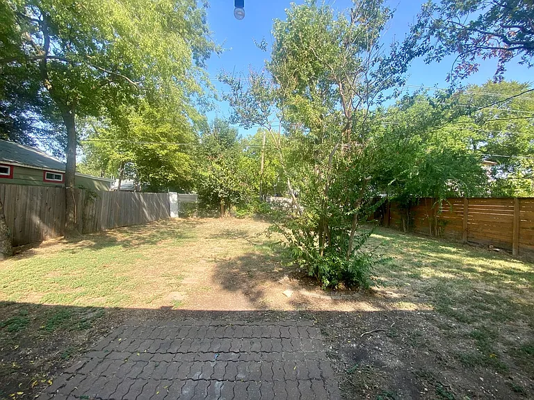 4910 Avenue H — Photo 21