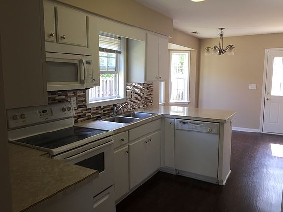 4th image of 216 Forest Park Dr