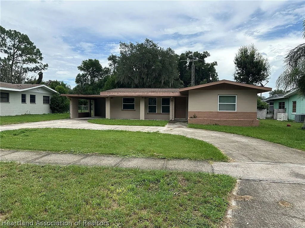 2 bed, 1.0 bath, 1135 sqft, $1,200 — Photo 1