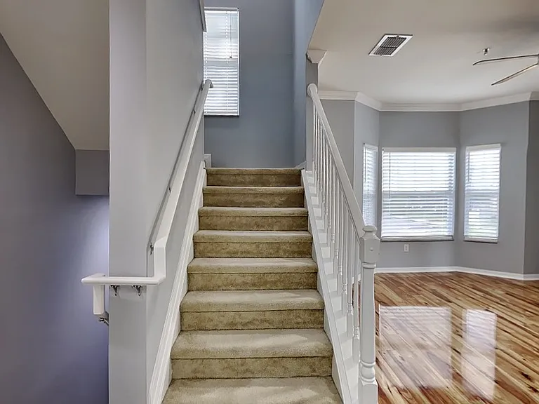 2550 Grand Central Pkwy #11 — Photo 2