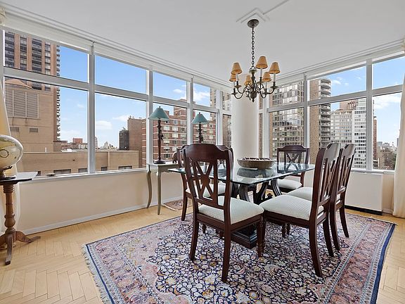 3rd image of 160 W 66th St APT 21D