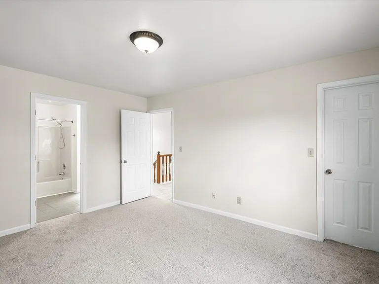 10704 Live Oak Ct — Photo 15