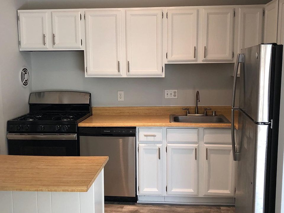 1st image of 7376 Lee Hwy Unit 203