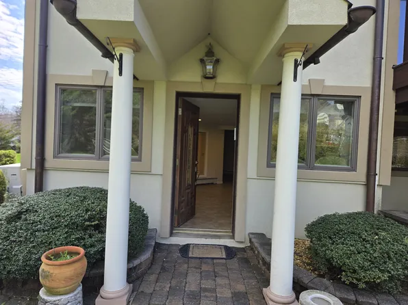 12 Swim Club Rd #2, Stony Pt, NY 10980
