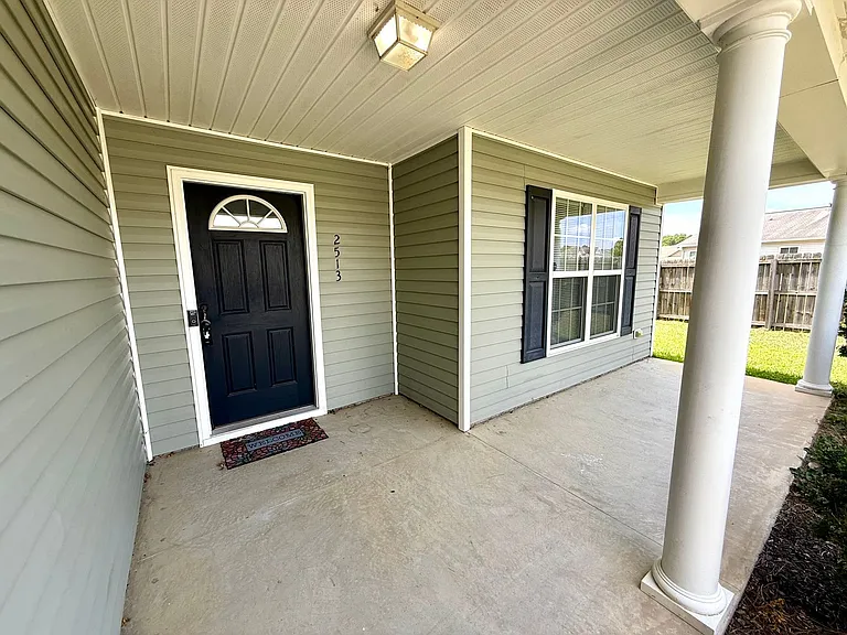 2513 Hunting Bow Dr — Photo 2