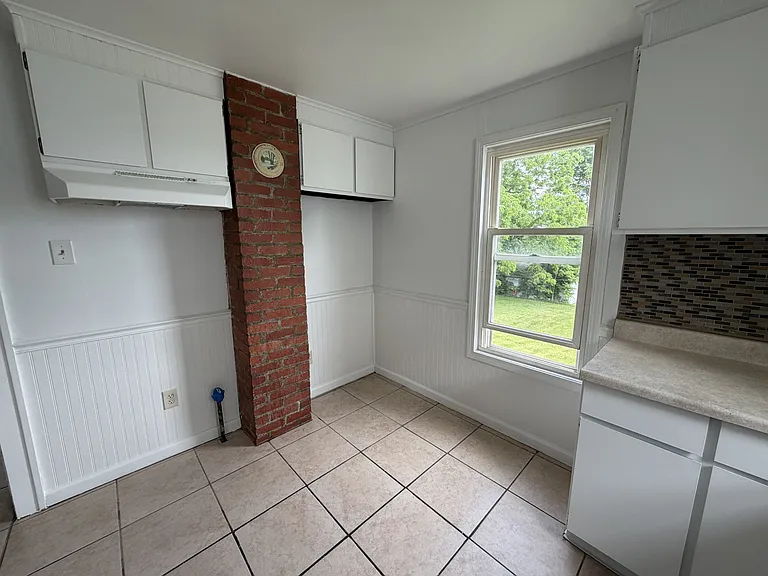 640 Grover Ave — Photo 5