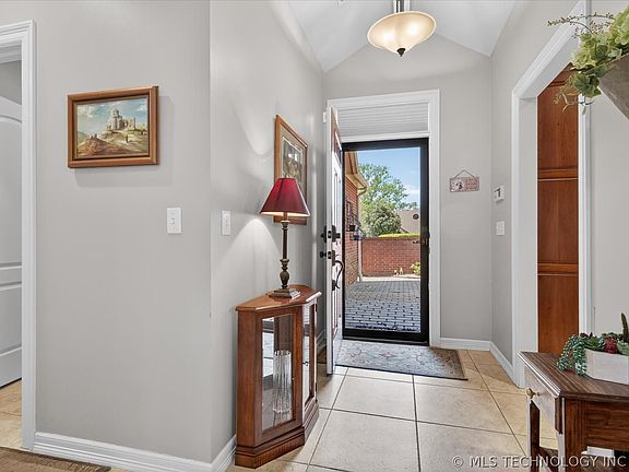 5th image of 2422 Jefferson Rd