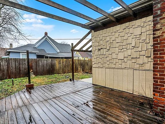 3rd image of 423 N Webster St