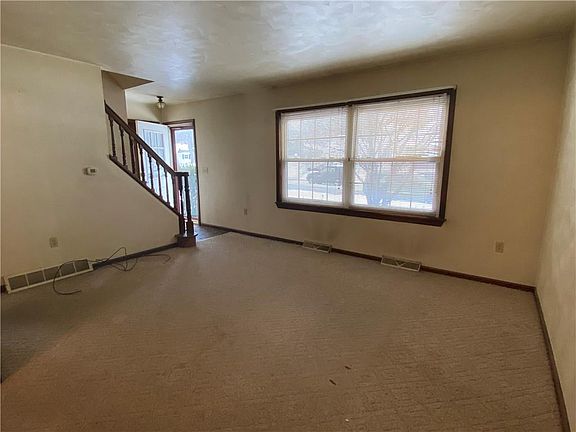 3rd image of 124 Sheridan Ave