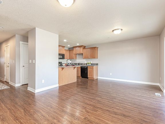 5th image of 851 NE 109th Ct