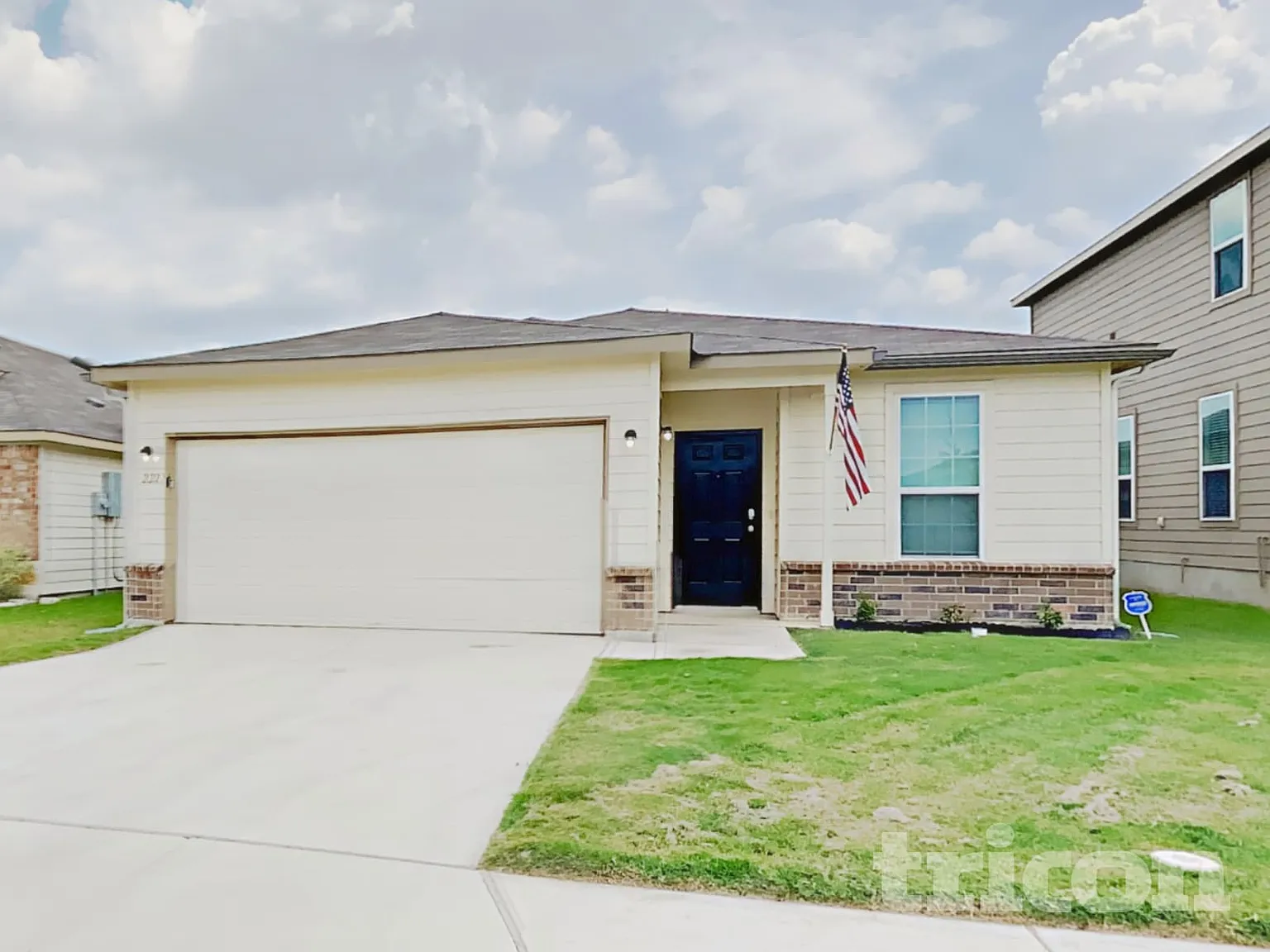 221 Texas Thistle New Braunfels TX — Photo 2
